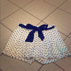 Black and white polka dot pleated shorts with bow